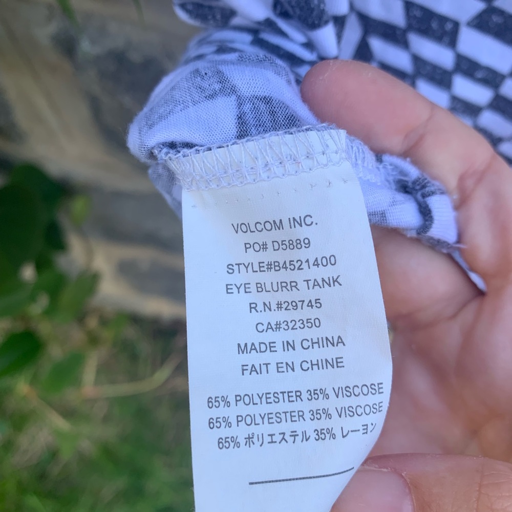 NWOT Volcom Disco Pattern Crop Top - Picture 4 of 5
